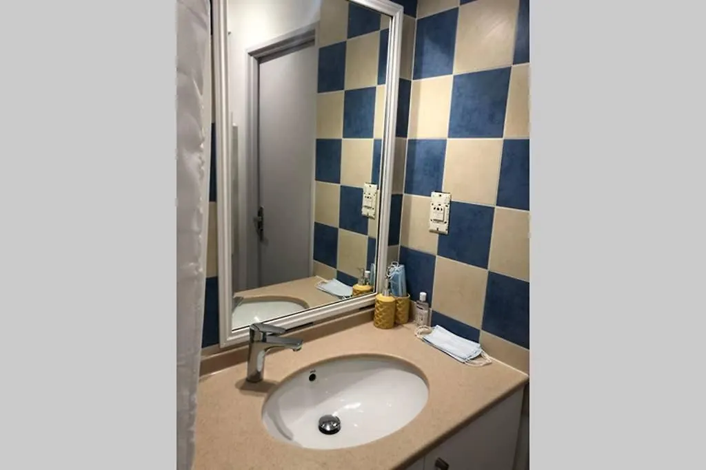 Studio Port De Hyeres Proche Des Plages Apartment